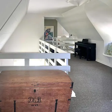 House First Row To A Great * Ebeltoft